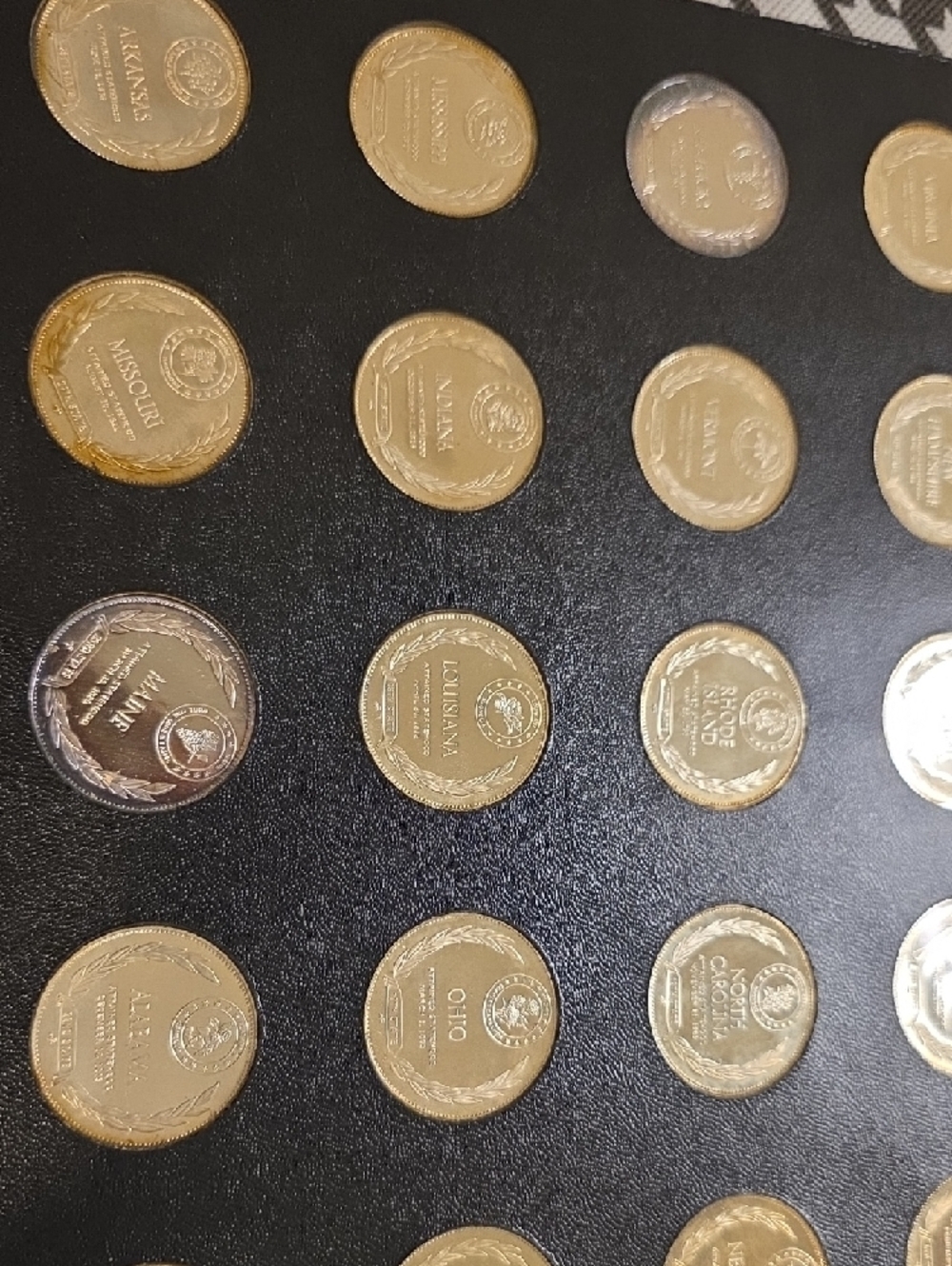 Franklin Mint Black and Gold 'States of the Union Series' Presentation Case - Picture 13 of 13